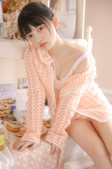 美女一脱到底